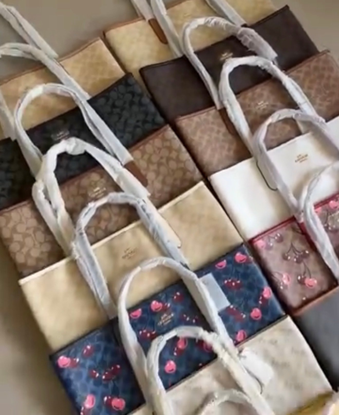 coach bags 🛍 pallets liquidation - Image 2