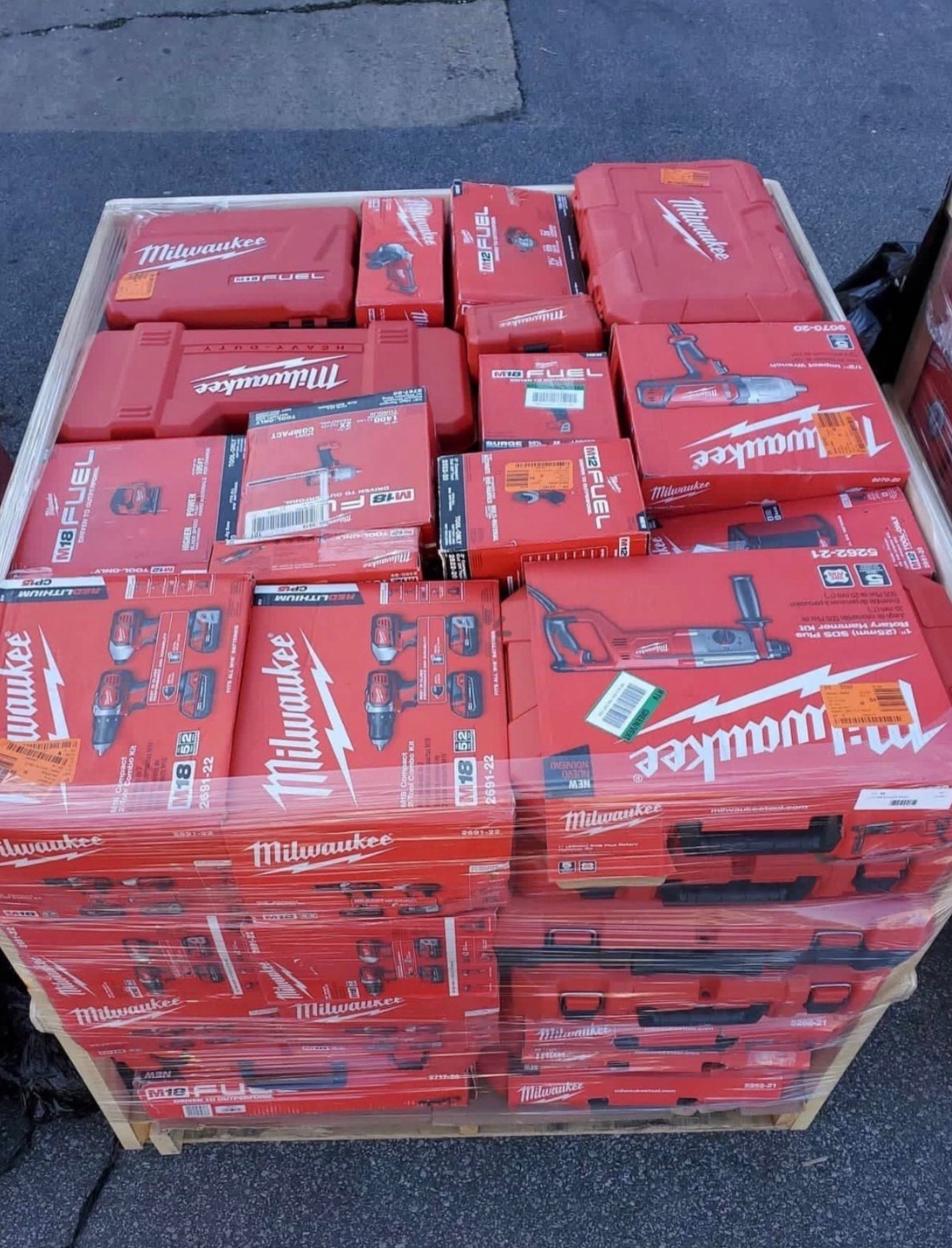 Milwaukee tools pallets available - Image 3