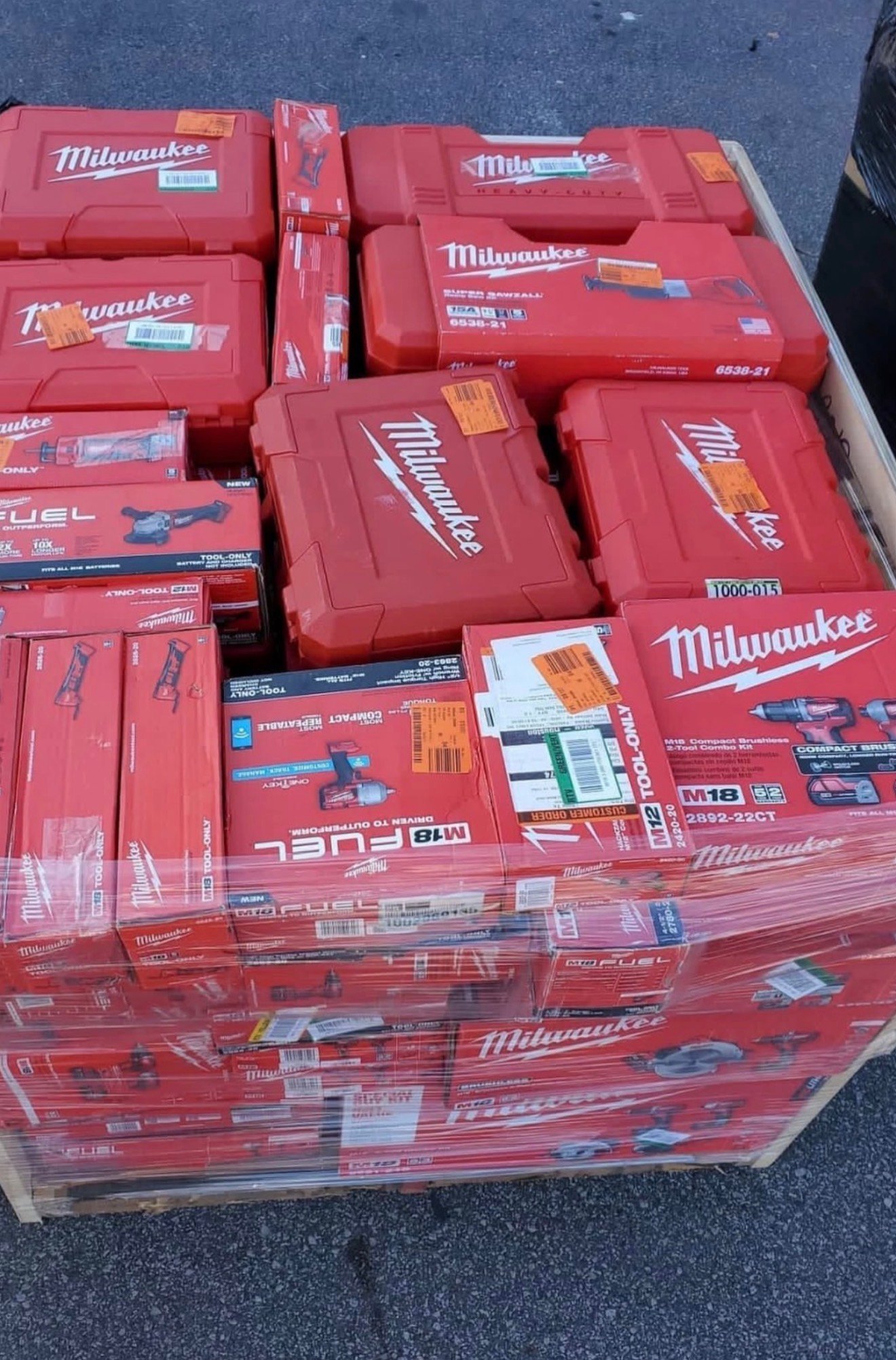 Milwaukee tools pallets available - Image 4