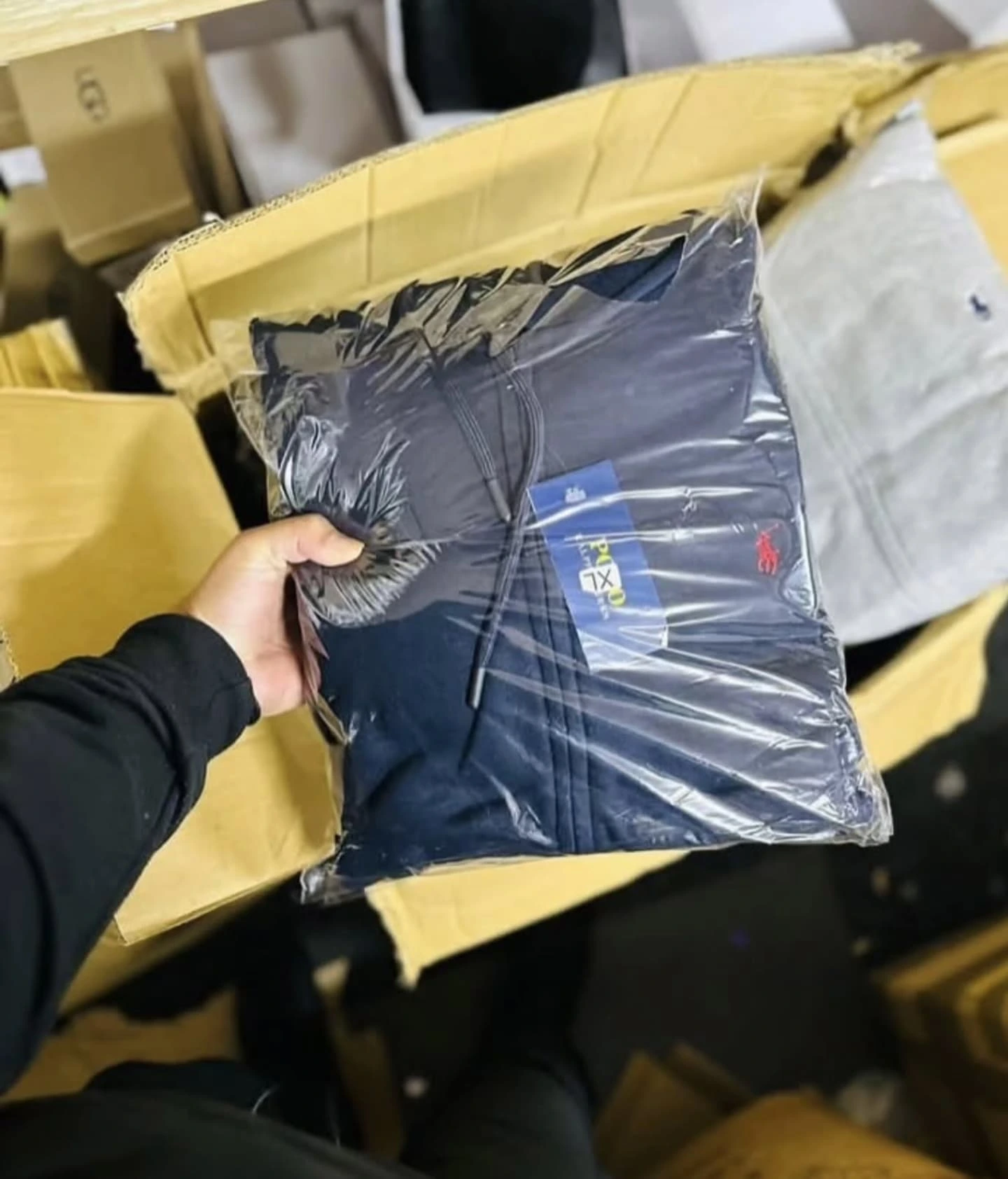 Nike polo tracksuits pallets liquidation - Image 2