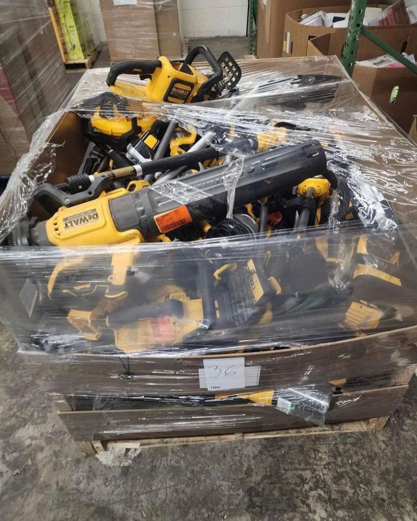 Dewalt outdoor tools pallets - Image 3