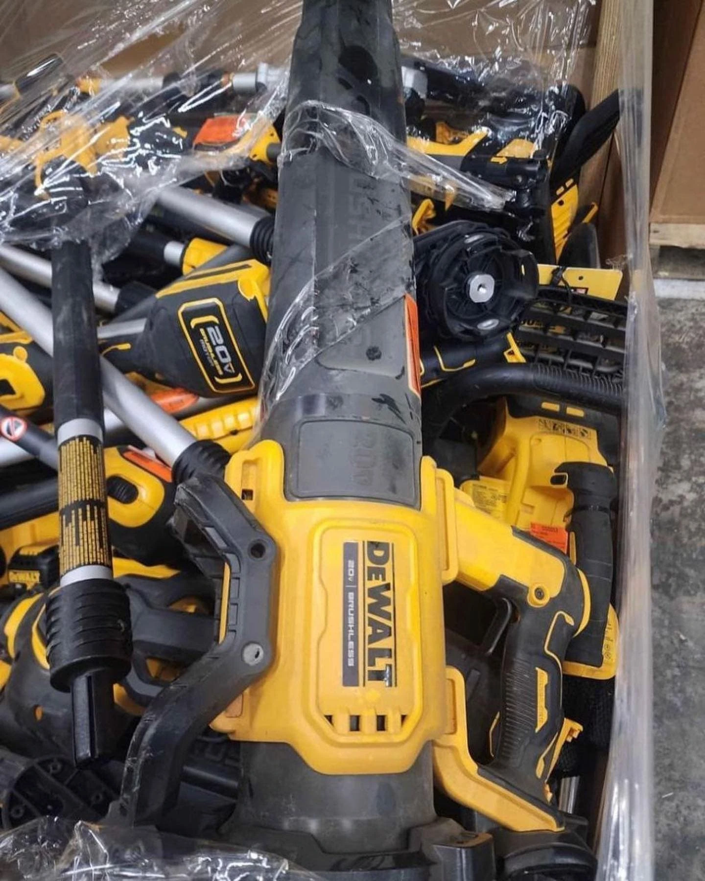 Dewalt outdoor tools pallets - Image 2